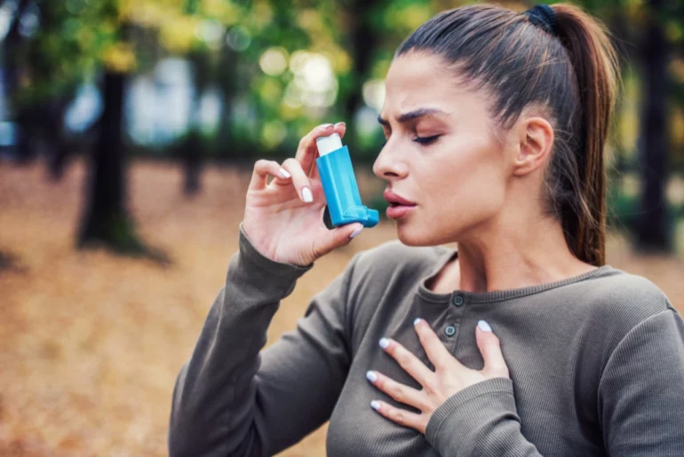 woman using her inhaler