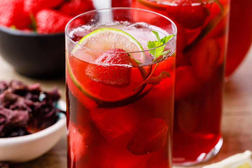 cold strawberry mint tea with lemon slice 